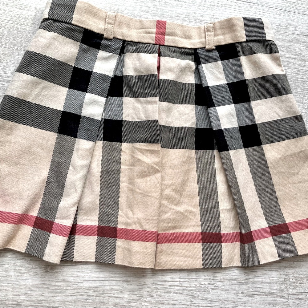 Burberry skirt size 6